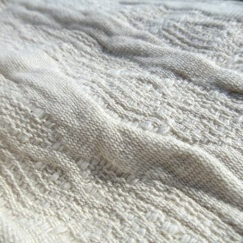 Sone-Tu - 3D handspun cream close-up