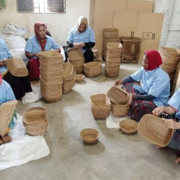 Julhas Handicrafts - Artisans at work